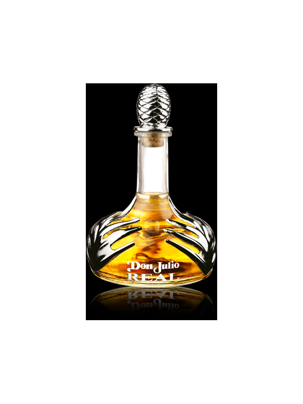 TEQUILA DON JULIO REAL - El Tequila Don Julio es una celebracin de dos Mxicos: el del pasado y el del emocionante futuro. El Tequila Don Julio es resultado de una tradicin de orgullo artesanal, y es tambin una parte vital de un Mxico nuevo. Un Mxico que est al centro del escenario del mundo. Los conocedores de todo el mundo han encontrado un Mxico emocionante y vibrante, y estn descubriendo un tequila que es sinnimo de lujo y artesana.
